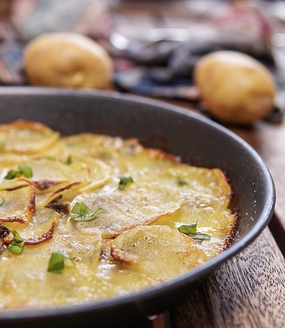 Pizza Di Patate Mozzarella E Funghi Basilico Secco