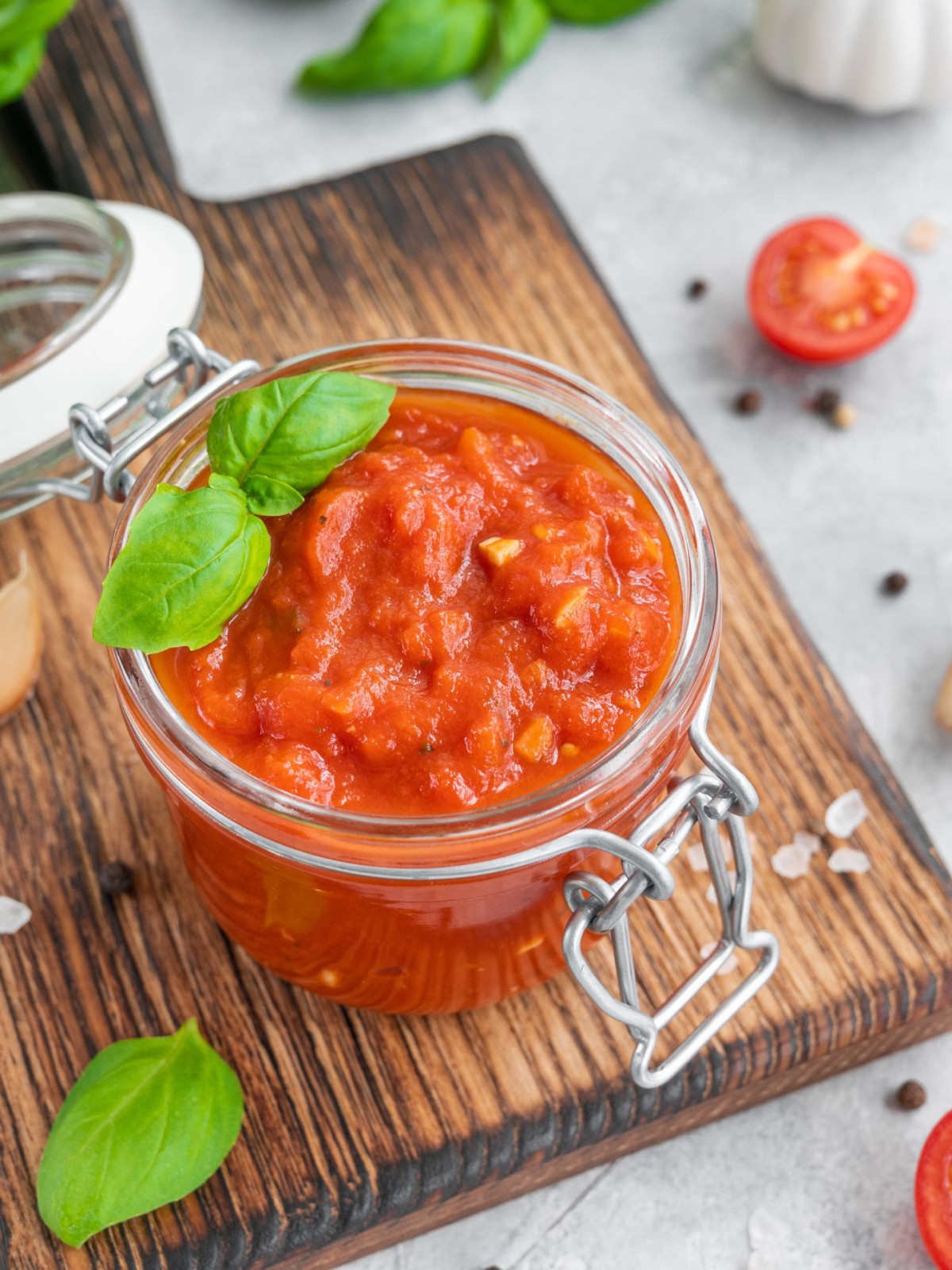 Sugo di pomodoro e basilico senza cottura